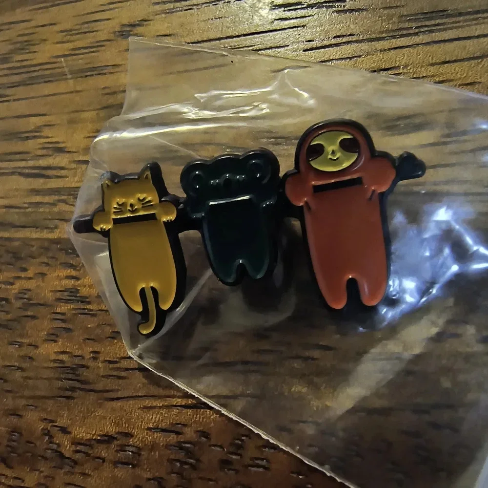 Yellow green orange cartoon cats enamel pin backpack clothes bag hat denim cap
